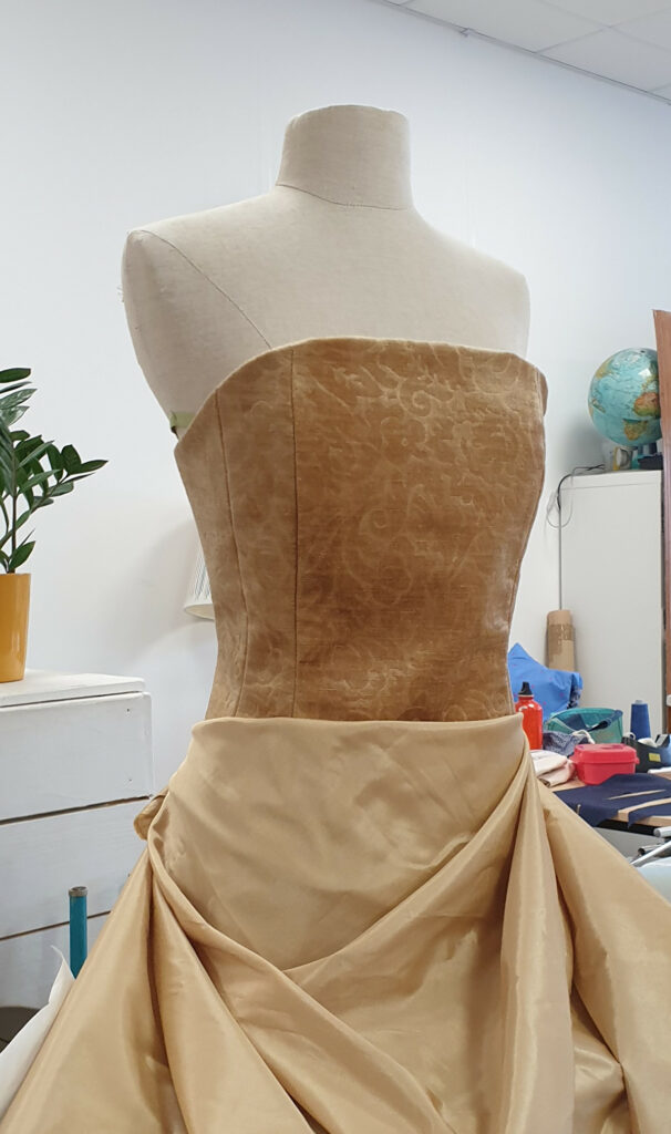 Coupe à plat Bustier